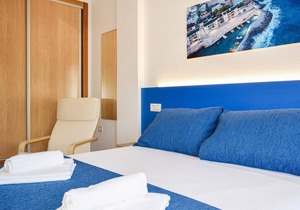 Welcome to this lovely vacation apartment, just a few steps from the beach.