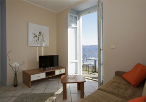 Wonderful apartment in a renowned art nouveau villa with pool and dream view