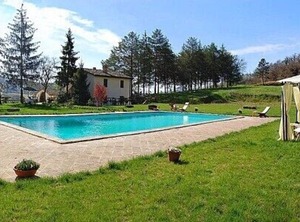 Aria Surrounded | Montone