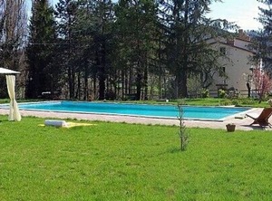 Aria Surrounded | Montone
