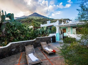 Holiday Stromboli Persons Bedrooms | San Vincenzo