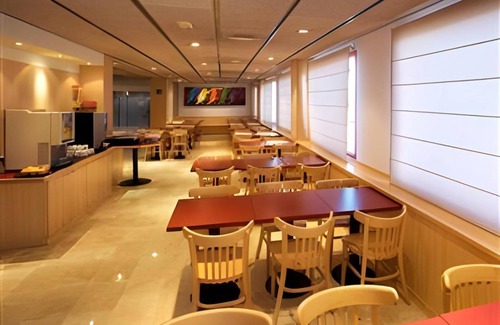 Vilafranca del Penedes Hotel | 13 m² Hotel ∙ 7 guests