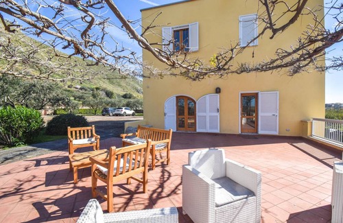Mondragone House | 160 m² Maisonette ∙ 3 bedrooms ∙ 8 guests