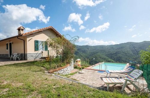 Castiglione Chiavarese House | 195 m² House ∙ 4 bedrooms ∙ 11 guests