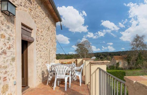 Sant Jordi Desvalls House | 200 m² House ∙ 4 bedrooms ∙ 9 guests