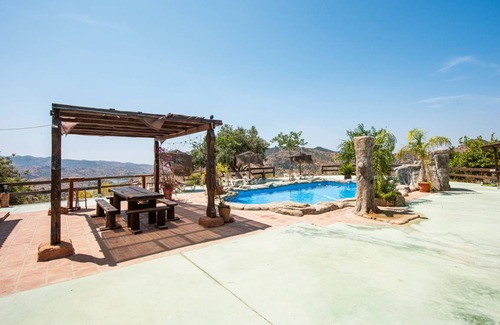 Almogia House | 200 m² House ∙ 5 bedrooms ∙ 20 guests