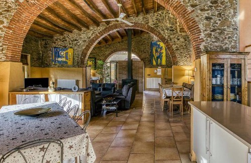 Garriguella Villa | 200 m² Villa ∙ 4 bedrooms ∙ 14 guests