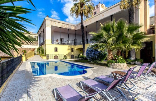 Banyeres del Penedes Villa | 2000 m² Villa ∙ 15 bedrooms ∙ 39 guests