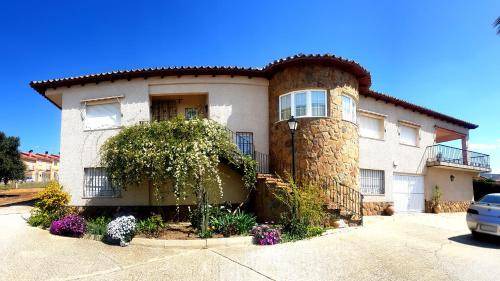 Los Navalucillos Villa | 2000 m² Villa ∙ 7 bedrooms ∙ 15 guests