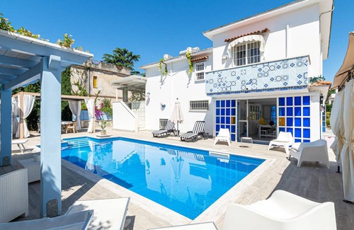 Laura House | 210 m² House ∙ 4 bedrooms ∙ 9 guests