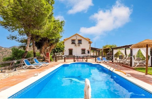 Almogia Villa | 240 m² Villa ∙ 5 bedrooms ∙ 16 guests