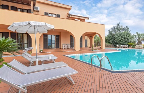 Loano Villa | 250 m² Villa ∙ 3 bedrooms ∙ 6 guests