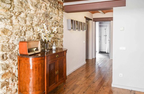 Besalu Apartment | 252 m² Apartment ∙ 3 bedrooms ∙ 8 guests