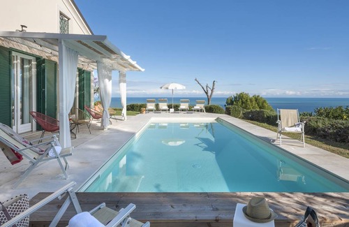 Silvi Villa | 274 m² Villa ∙ 3 bedrooms ∙ 8 guests