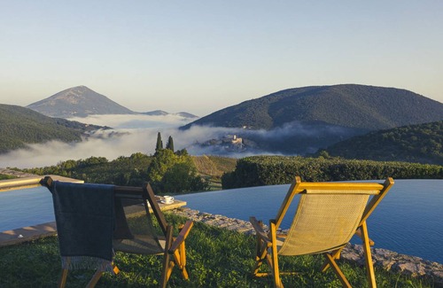 Montelaguardia Villa | 276 m² Villa ∙ 8 bedrooms ∙ 16 guests