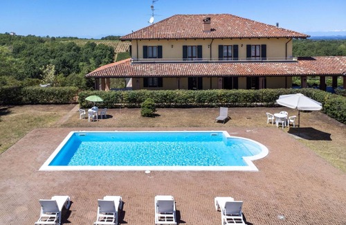 Mombaruzzo Resort | 300 m² Resort ∙ 6 bedrooms ∙ 12 guests