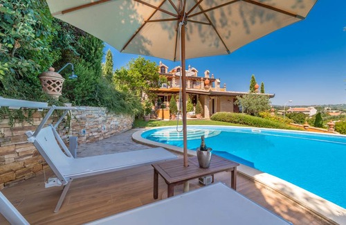 Acquaviva Picena House | 330 m² House ∙ 3 bedrooms ∙ 6 guests