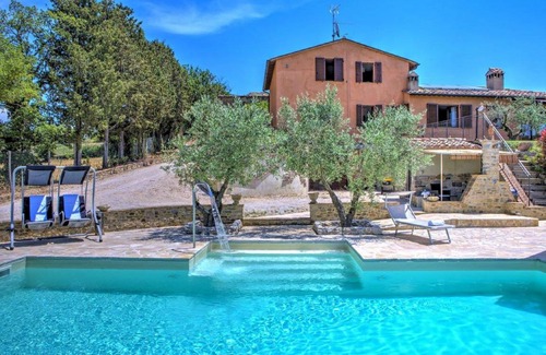 Montone Villa | 330 m² Villa ∙ 6 bedrooms ∙ 12 guests