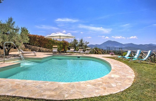 Montone Villa | 330 m² Villa ∙ 6 bedrooms ∙ 12 guests