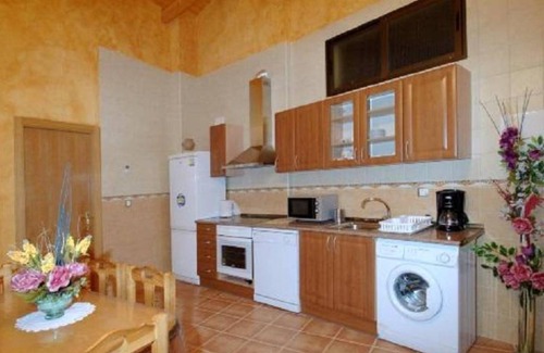 Maluenda House | 360 m² House ∙ 10 bedrooms ∙ 22 guests
