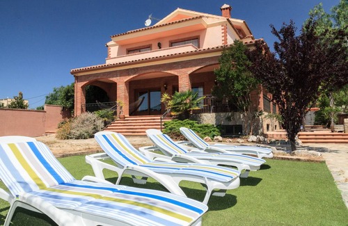 Botarell Villa | 360 m² Villa ∙ 4 bedrooms ∙ 10 guests