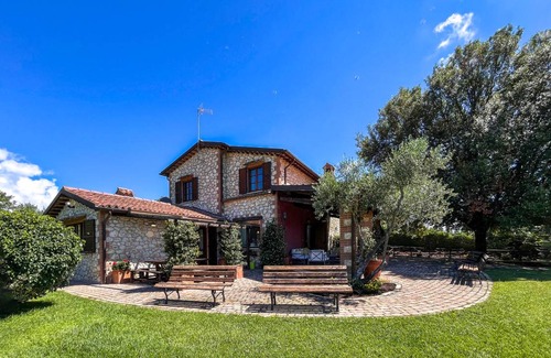 Melezzole House | 400 m² House ∙ 3 bedrooms ∙ 6 guests