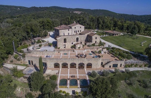 Monticiano Villa | 400 m² Villa ∙ 14 bedrooms ∙ 27 guests