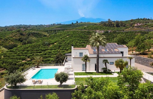 Mascali Villa | 400 m² Villa ∙ 6 bedrooms ∙ 12 guests