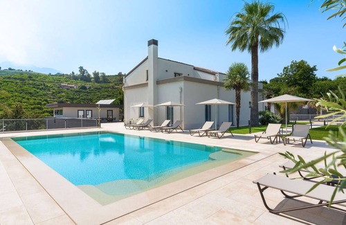 Mascali Villa | 400 m² Villa ∙ 6 bedrooms ∙ 12 guests