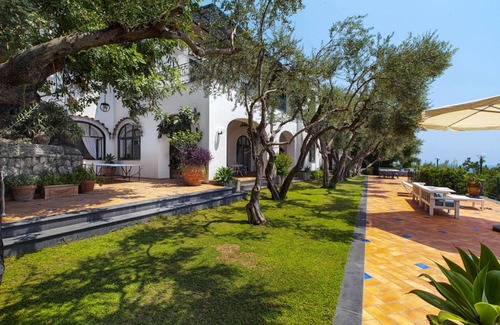 Arienzo Villa | 400 m² Villa ∙ 6 bedrooms ∙ 12 guests