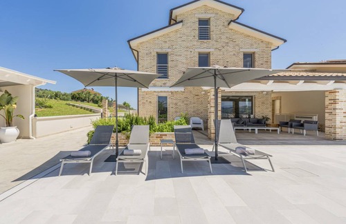 Lapedona Villa | 420 m² Villa ∙ 8 bedrooms ∙ 15 guests