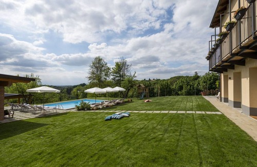 Monteu Roero Villa | 450 m² Villa ∙ 8 bedrooms ∙ 18 guests