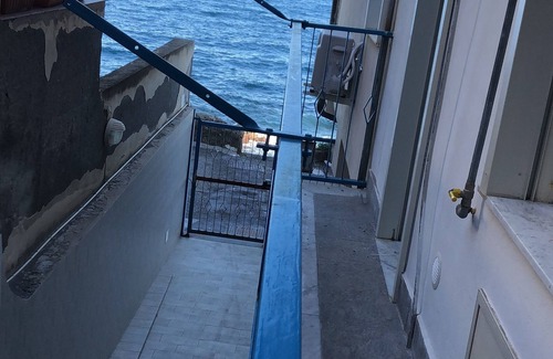 Aci Trezza Apartment | 5 minutes from the Faraglioni studio apartment On the cliff