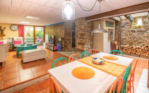 Unzue Ski Chalet | 500 m² Chalet ∙ 6 bedrooms ∙ 17 guests