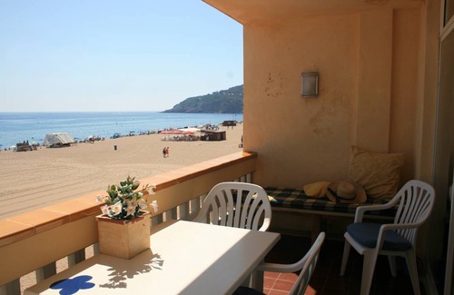 Pals Apartment | 65 m² Apartment ∙ 1 bedroom ∙ 4 guests