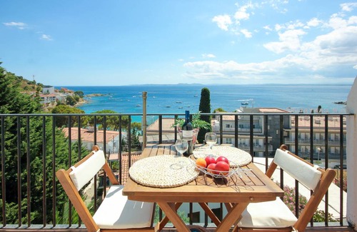 Almadraba-Canyelles Apartment | 66 m² Apartment ∙ 2 bedrooms ∙ 6 guests