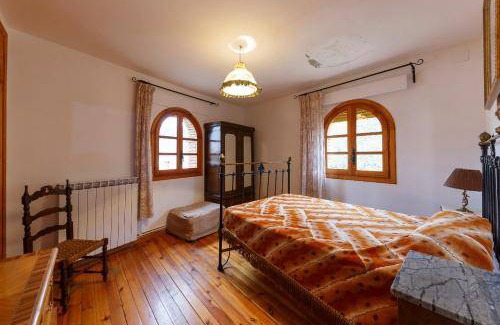 Tobed House | 700 m² House ∙ 9 bedrooms ∙ 18 guests
