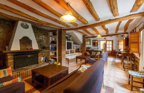 Tobed House | 700 m² House ∙ 9 bedrooms ∙ 18 guests