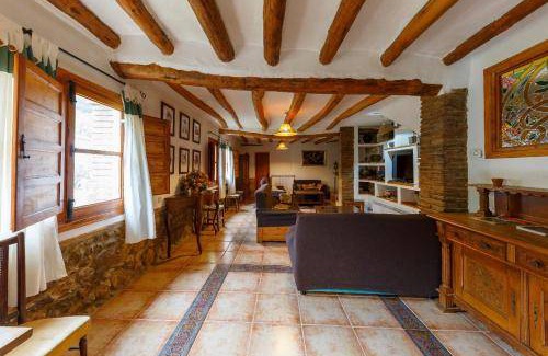 Tobed House | 700 m² House ∙ 9 bedrooms ∙ 18 guests