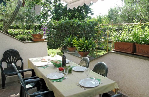 Capanne-Prato-Cinquale Apartment | 75 m² Apartment ∙ 3 bedrooms ∙ 6 guests