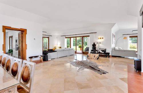 San Roque Villa | 800 m² Villa ∙ 5 bedrooms ∙ 10 guests