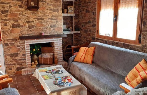 Valdefuentes de Sangusin House | 86 m² House ∙ 4 bedrooms ∙ 9 guests