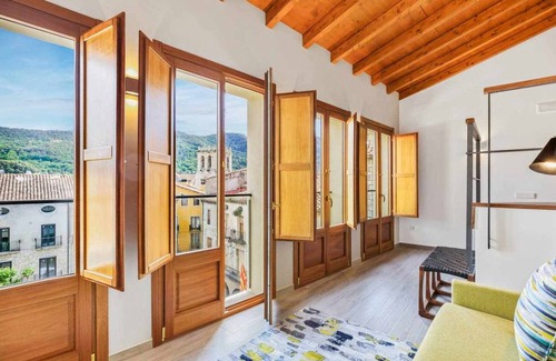 Besalu Apartment | 90 m² Apartment ∙ 3 bedrooms ∙ 6 guests