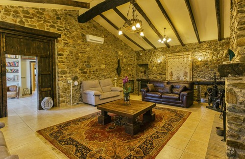 Mollet de Peralada House | 900 m² House ∙ 7 bedrooms ∙ 18 guests