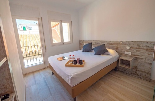 Roses Town Center Hostel | AGI Gloria Rooms