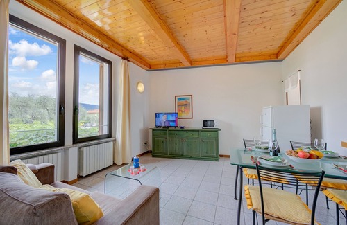 Toscolano Maderno Apartment | Al Peverì - private parking & near lake, Toscolano Maderno, Italy