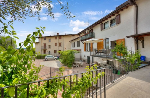 Toscolano Maderno Apartment | Al Peverì - private parking & near lake, Toscolano Maderno, Italy
