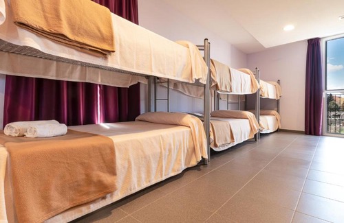 Cella Hostel | Albergue "El Río"