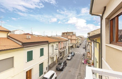 Viareggio Apartment | Amazing apartment in Viareggio -LU- with 2 Bedrooms and WiFi