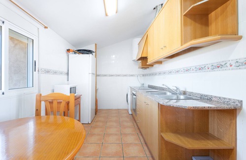 Culla Hostel | Apartment 'Antiga Escola Pla Del Sabater' with Mountain View, Private Terrace and Private Garden